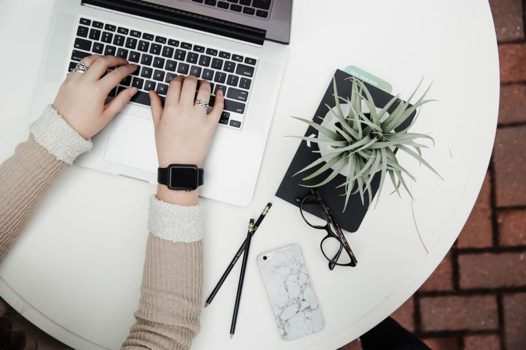 Time To Log Off How To Digital Detox: A Guide For Busy People | Time To Log Off