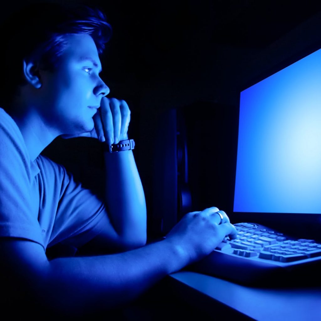 excess blue light leads to a need for digital detox
